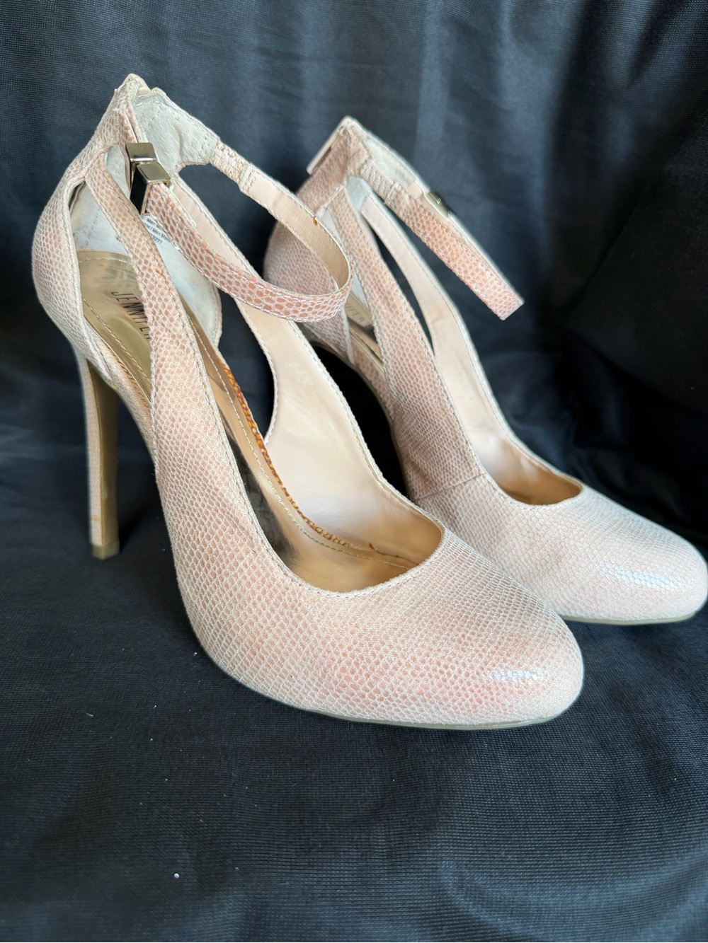 Jennifer Lopez Size 6.5 Blush Pink Textured Ankle-Strap Stiletto Pumps